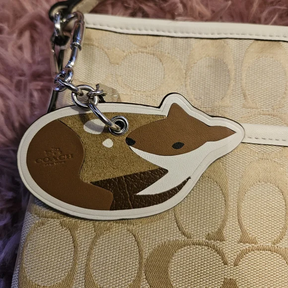 Elegant Coach Cream Shoulder/Crossbody Bag - Picture 2 of 16